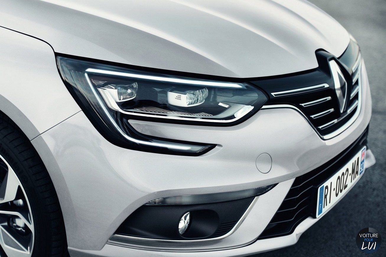 Photo Renault Megane Berline 2017 Gris Avant Logo Sigle Feux Phares