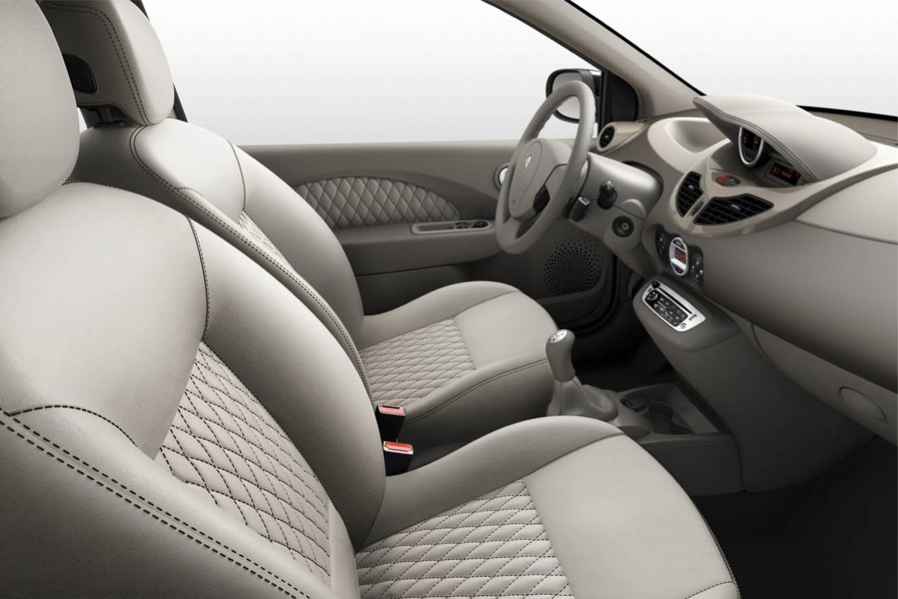 http://www.voiturepourlui.com/images/Renault/Nouvelle-Twingo-2012/Interieur/Renault_Nouvelle_Twingo_2012_501.jpg