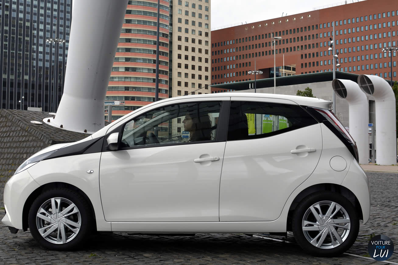toyota aygo x 2014 blanche toyota aygo x 2014 blanche